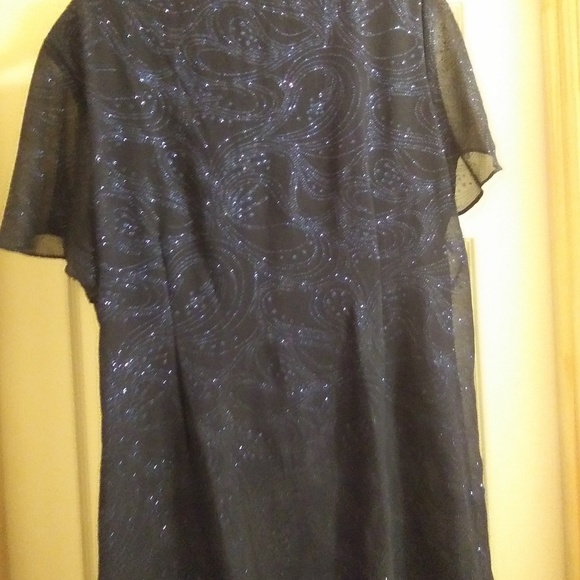 Dress - Picture 3 of 5